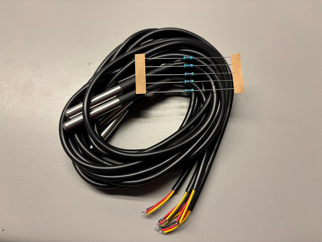 The new probe sensor we bought from Amazon, which is commonly used in wet or harsh environments, such as aquariums, greenhouses, & soil